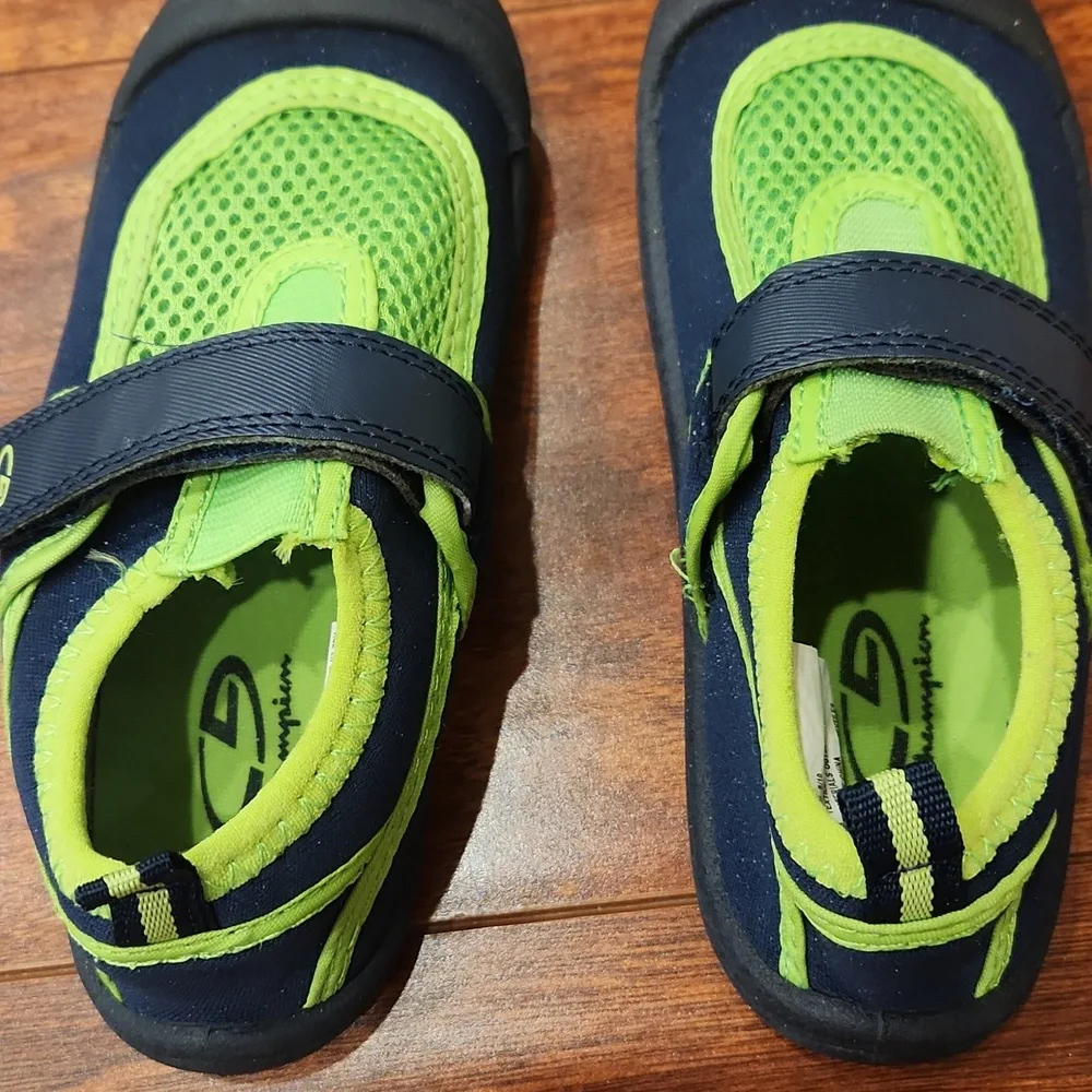 C9 Champion Water Shoes size L 9/10